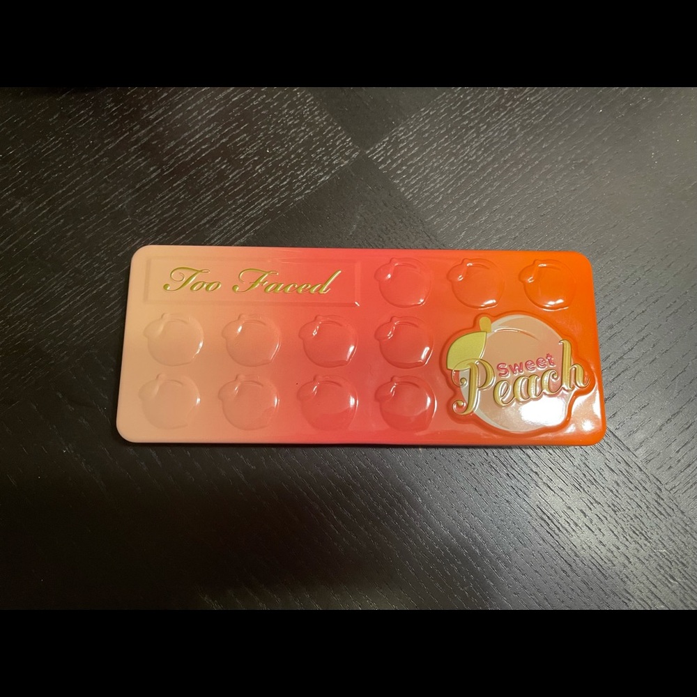 Too faced Sweet Peach eyeshadow palette